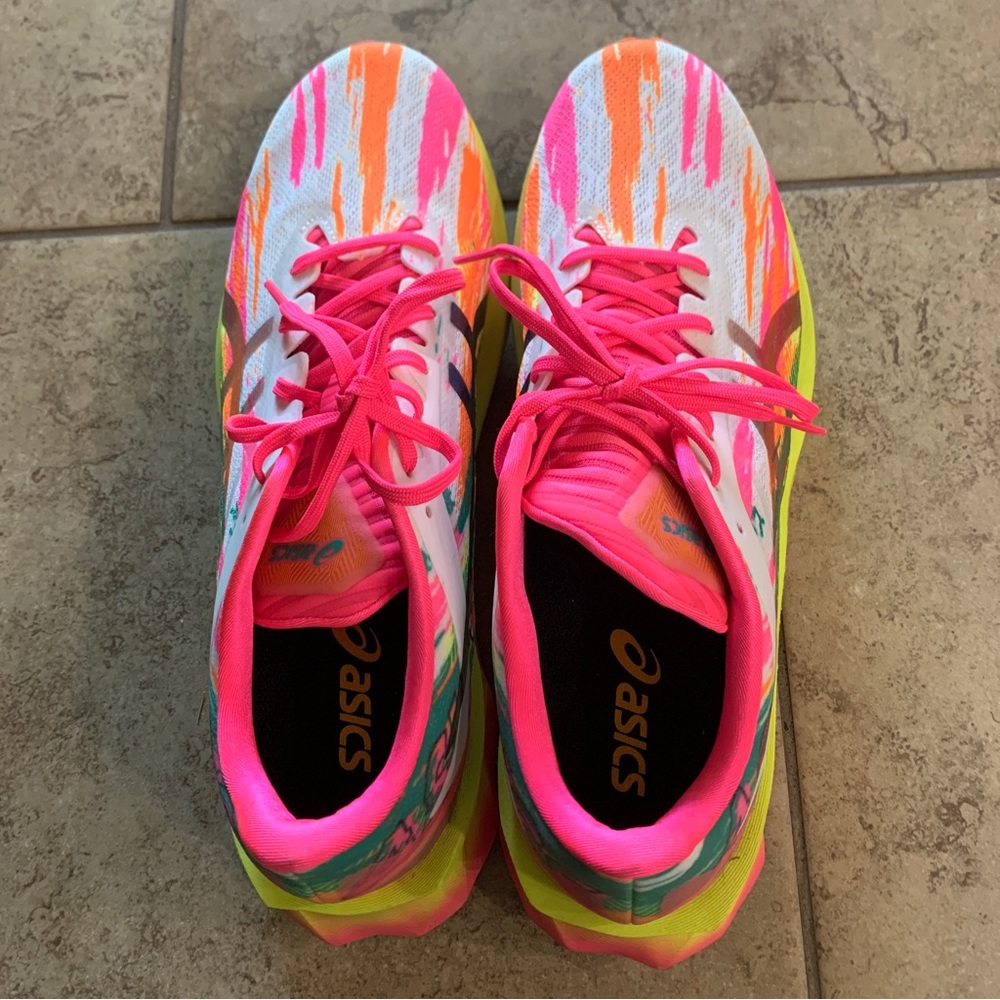 LIKE NEW Women's Asics NOVABLAST Running Shoes Size 9.5